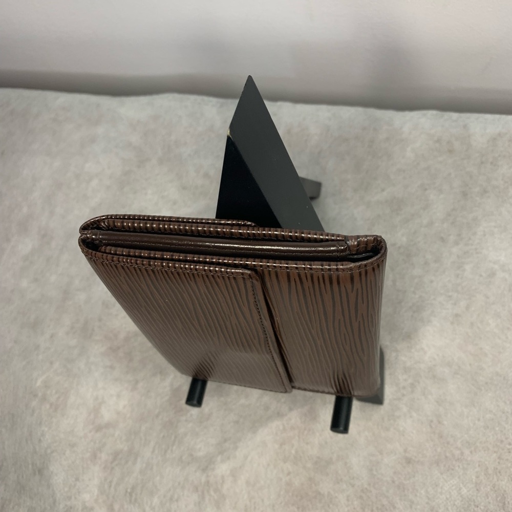 Authentic Louis Vuitton Epi Elise Wallet - Picture 3 of 9